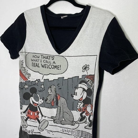 Disney retro look graphic v neckline t-shirt - Picture 2 of 7
